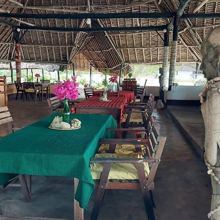 Funky Squids Beach Resort Bagamoyo Buitenkant foto