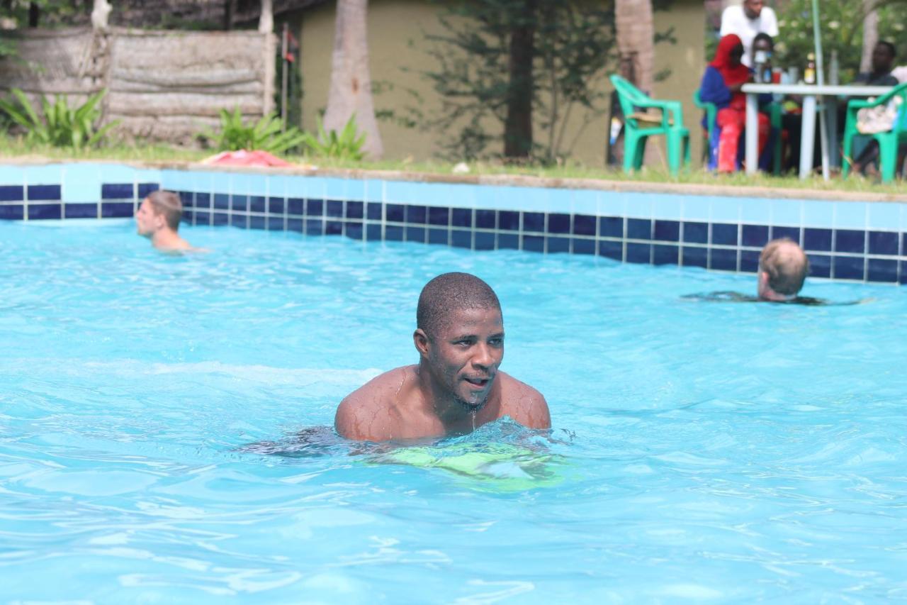 Funky Squids Beach Resort Bagamoyo Buitenkant foto