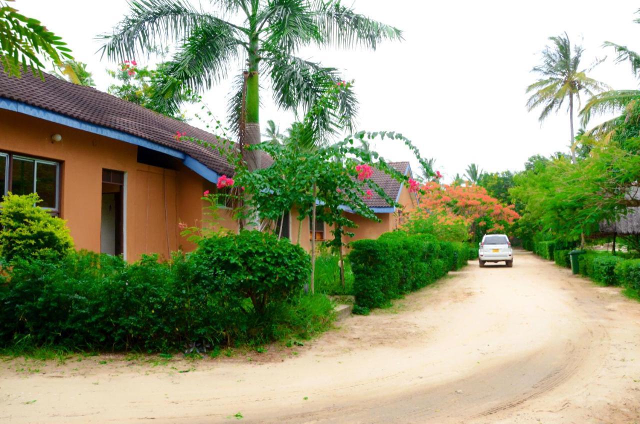 Funky Squids Beach Resort Bagamoyo Buitenkant foto