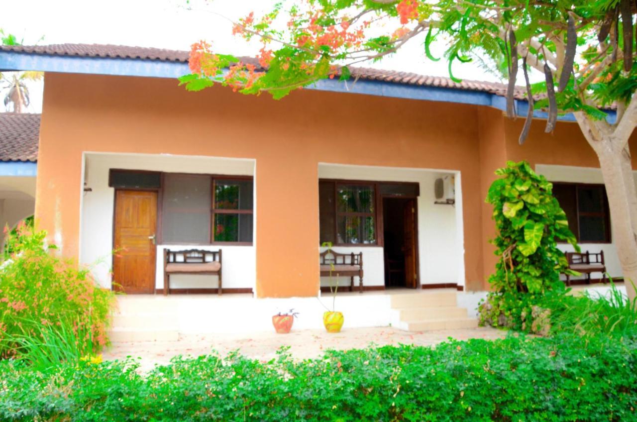 Funky Squids Beach Resort Bagamoyo Buitenkant foto