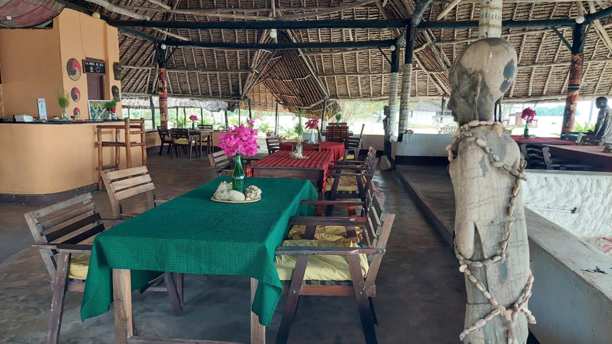 Funky Squids Beach Resort Bagamoyo Buitenkant foto